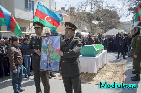 Nərimanov rayonunda qəhrəman şəhid son mənzilə yola salınmışdır - FOTOLAR