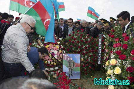 Nərimanov rayonunda qəhrəman şəhid son mənzilə yola salınmışdır - FOTOLAR