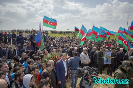 Nərimanov rayonunda qəhrəman şəhid son mənzilə yola salınmışdır - FOTOLAR