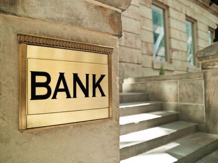Bankların xarici borcları azalıb
