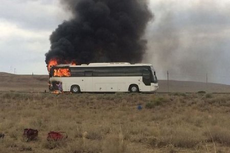 Qazaxıstanda 52 nəfər avtobusda yanaraq ölüb