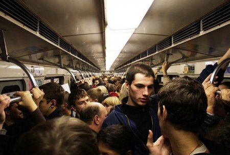 Bakı metrosunda sıxlıq yaranıb