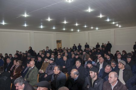 Nərimanov Rayon İcra Hakimiyyəti başçısı Abdin Fərzəliyev Təbriz küçəsi 55 ünvanda sakinlərlə növbəti səyyar qəbul keçirmişdir