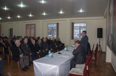 Nərimanov Rayon İcra Hakimiyyəti başçısı Abdin Fərzəliyev Təbriz küçəsi 55 ünvanda sakinlərlə növbəti səyyar qəbul keçirmişdir