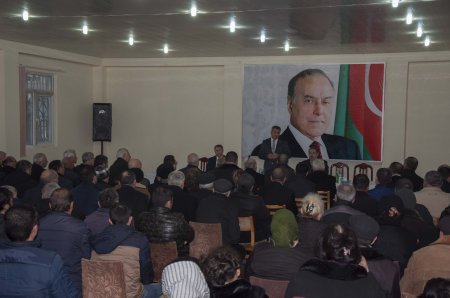 Nərimanov Rayon İcra Hakimiyyəti başçısı Abdin Fərzəliyev Təbriz küçəsi 55 ünvanda sakinlərlə növbəti səyyar qəbul keçirmişdir
