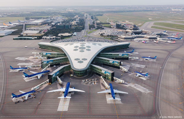 Bakı aeroportu “quş uçuşu” yüksəkliyindən - FOTO » Mediatv.az informasiya portalı