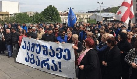 Gürcü polisi etirazçıların çadırını dağıdıb