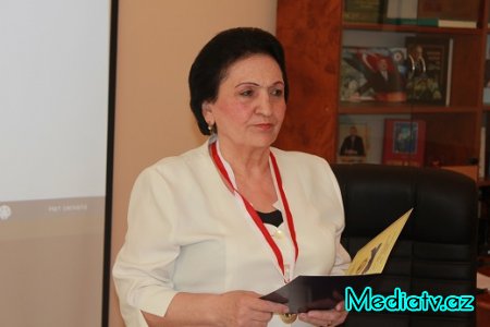 BSU rektoruna Mahmud Kaşqari adına beynəlxal mükafat təqdim olunub