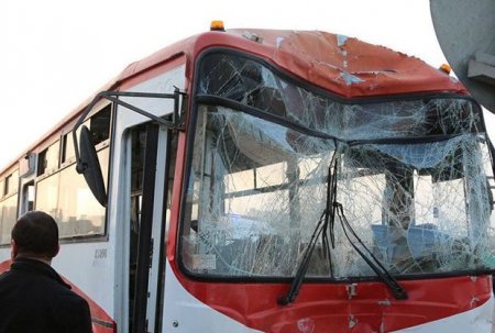 Bakı-Qazax yolunda avtobusla “KamAZ” toqquşdu