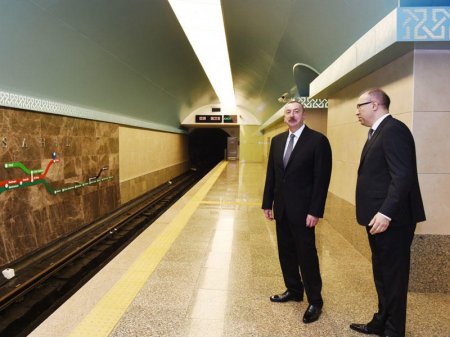 Prezident İlham Əliyev metronun “Sahil” stansiyasında görülən işlərlə tanış olub