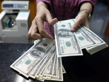 “Bloomberg”: Dolların hökmranlığı sona çatır