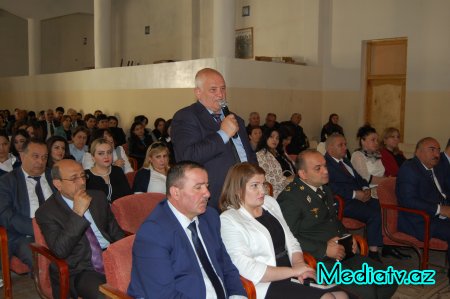 Füzuli RİH başçısı məcburi köçkünlərlə görüşdü