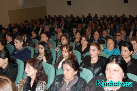 Füzuli RİH başçısı məcburi köçkünlərlə görüşdü