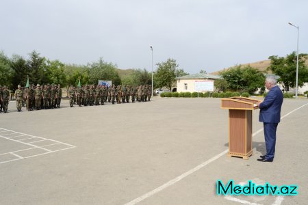 Füzuli RİH-nin Başçısı Respublika Günündə əsgər və zabitlərlə görüşüb