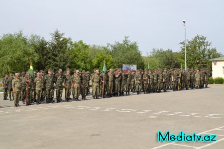 Füzuli RİH-nin Başçısı Respublika Günündə əsgər və zabitlərlə görüşüb