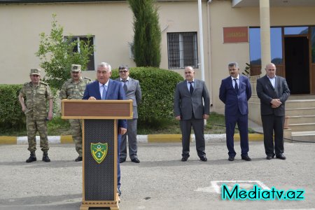 Füzuli RİH-nin Başçısı Respublika Günündə əsgər və zabitlərlə görüşüb