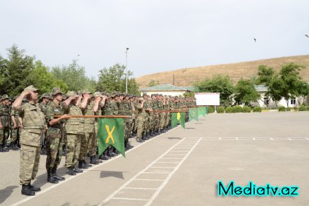 Füzuli RİH-nin Başçısı Respublika Günündə əsgər və zabitlərlə görüşüb