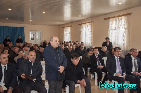 Nərimanov Rayon İcra Hakimiyyəti başçısı Abdin Fərzəliyev Çaykovski  küçəsi 2 və 4  ünvanda sakinlərlə növbəti səyyar qəbul keçirmişdir.   