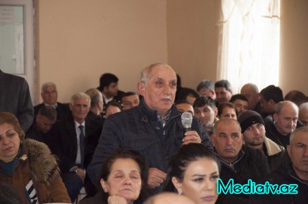 Nərimanov Rayon İcra Hakimiyyəti başçısı Abdin Fərzəliyev Çaykovski  küçəsi 2 və 4  ünvanda sakinlərlə növbəti səyyar qəbul keçirmişdir.   