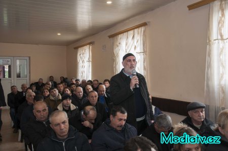 Nərimanov Rayon İcra Hakimiyyəti başçısı Abdin Fərzəliyev Çaykovski  küçəsi 2 və 4  ünvanda sakinlərlə növbəti səyyar qəbul keçirmişdir.   