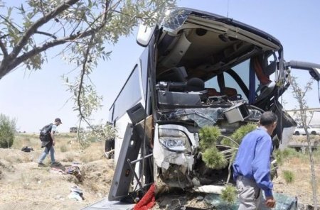 50-dən çox turistin olduğu avtobus qəzaya uğradı