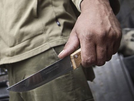 21 yaşlı oğlan qonşusu tərəfindən bıçaqlandı