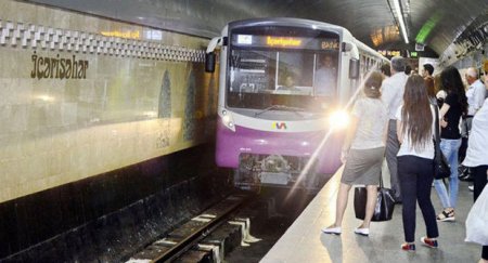 Metro rəsmisi qatarlara kondisioner quraşdırılması barədə