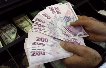 Türkiyədə dolların “qızdırması” düşmür