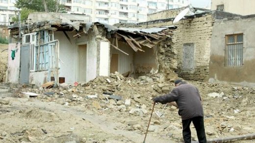 Rafael Abdullayev camaatın evini BAŞINA UÇURUR... - ÖZBAŞINALIQ!